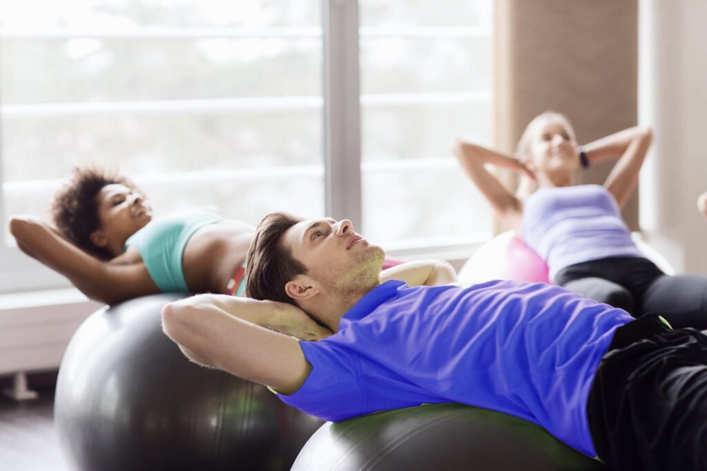 Séance de stretching en entreprise avec un coach sportif