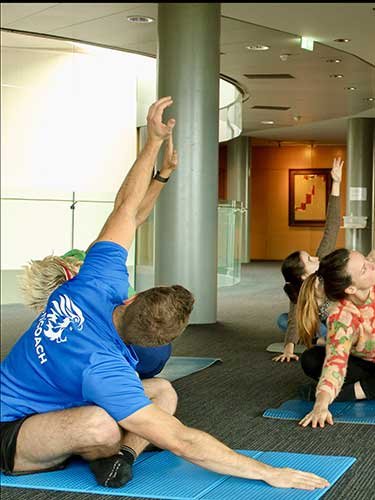 Cours de yoga en entreprise avec Lion Coach